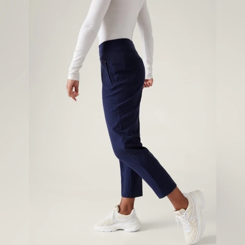 NWOT Athleta Navy Endless Pants Size 6/P